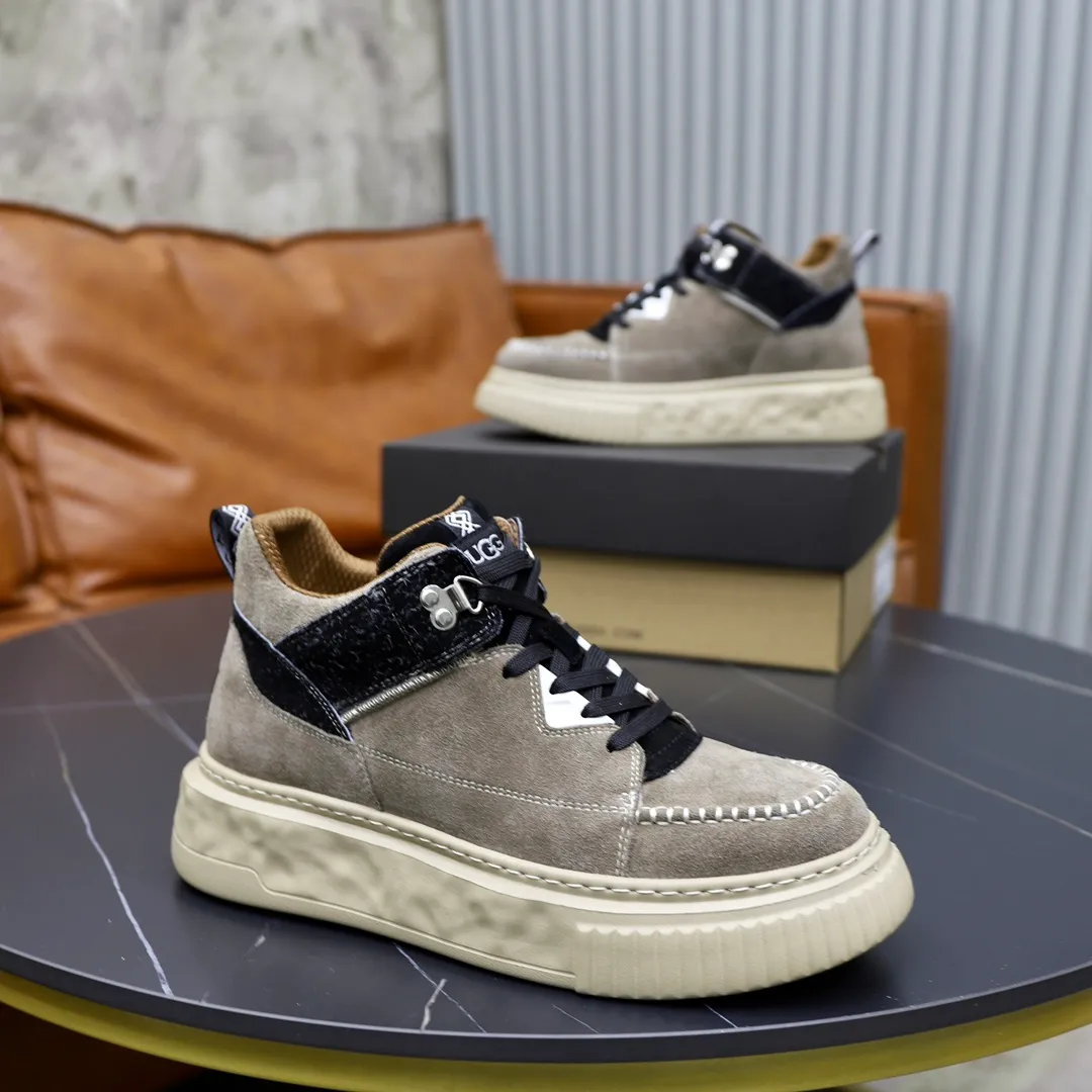 Ex-factory price: 620💰Thick wool imported from Australia Brand: UGG genuine purchase Size: 39-44 Grade: Official website 1:1 Material: First layer of genuine leather waterproof and antifreeze upper Real wool lining Original non-slip soft wear-resistant outsole Style category: Men's casual shoes Trendy style Comfortable on the feet Color: Official website color synchronization